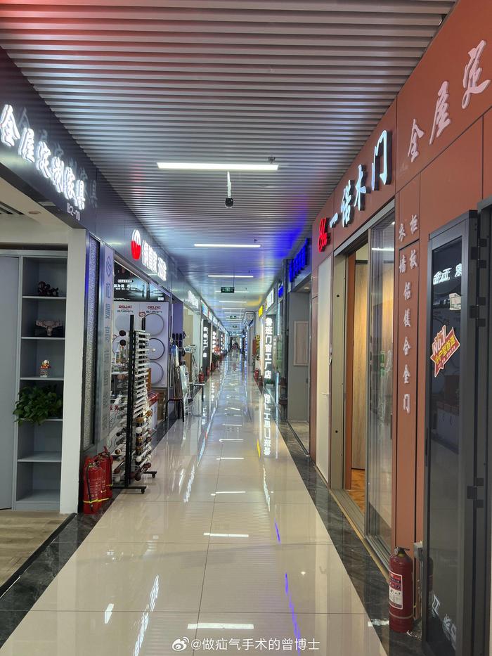 十里河建材市场探秘 地板地砖种类繁多，如何做出明智选择？